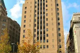 建筑可阅读：外滩有座绿色四方攒尖顶的老建筑，你知道是哪一座吗？图片