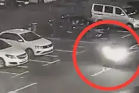 深夜，8岁儿童被卷入车底……图片