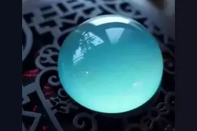 玉石界3大蓝色妖姬—天青冻、海蓝宝、蓝水翡翠，谁更有价值？图片