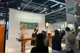 陈良玲现身佳士得拍卖会，身材不输奚梦瑶，何猷君和美女意外出镜图片