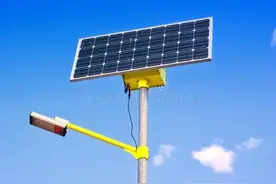 拆开太阳能灯，原来里面长这个样子，神秘感瞬间消失图片