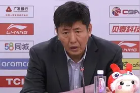 CBA主教练3消息：丁伟暗批上海队主帅，郑永刚昏倒，春哥怒喷队员图片