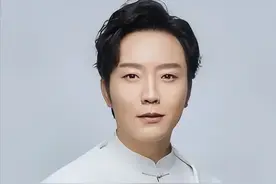 跳河自杀、要饭乞讨，被梅葆玖称哗众取宠的李玉刚，现状如何图片