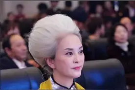 “励志大妈”于书：前夫出轨，两度瘫痪，一夜白头，如今惊艳众人图片