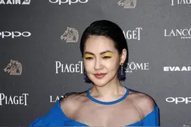 这些女明星真是把“诱惑”玩到了极限，半露内裤、露下乳？图片