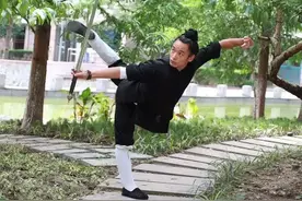 这个街道的养生课被评为全国优秀课程，一起跟着练图片