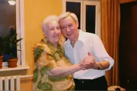 为寻苏联母亲，61岁黎远康赶赴莫斯科，80岁母亲痛哭：我也在找你图片