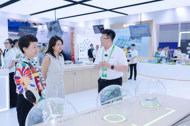 苹果与三家中国供应商亮相第三届链博会，展示智能制造新成果
