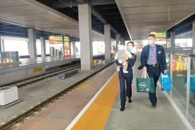 3个月宝宝独自乘了一段高铁，真相是……图片