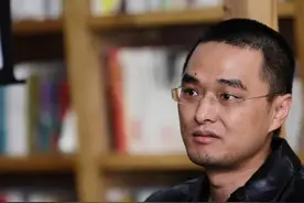 那个写“春风十里不如你”的冯唐帮罗永浩还掉了6亿债务图片
