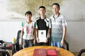 好样的！这个90后小伙，徒手接住坠楼幼童图片
