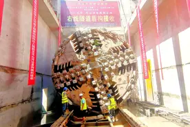 地铁施工最新进展！武汉地铁19号线出入段线区间右线隧道贯通图片