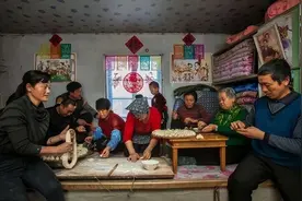 东北全家人睡在一个炕上，两口子不尴尬吗？东北人告诉你图片