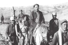 毛主席当年的小黄马，半夜突然嘶吼，主席听到后为何下令撤退？图片