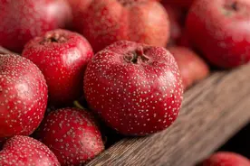 每天一杯山楂泡水，会有什么样的好处？或能改善这3种问题图片