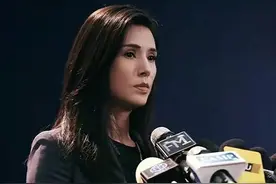 55岁李若彤咋还不老，披肩长发演霸气女警，网友：连发质都那么好图片