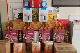 你发现没？在银行存款时，工作人员为什么会赠送礼品？原因太真实图片