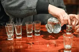 别再喝“糊涂酒”了，市面上这4种酒白送也不能喝，早知早受益图片