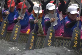 我爸捐了80万，才混进龙舟队当清洁工图片