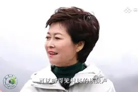 66岁敬一丹罕露面，运动装穿出窈窕身段，娃娃脸看着真不显老图片