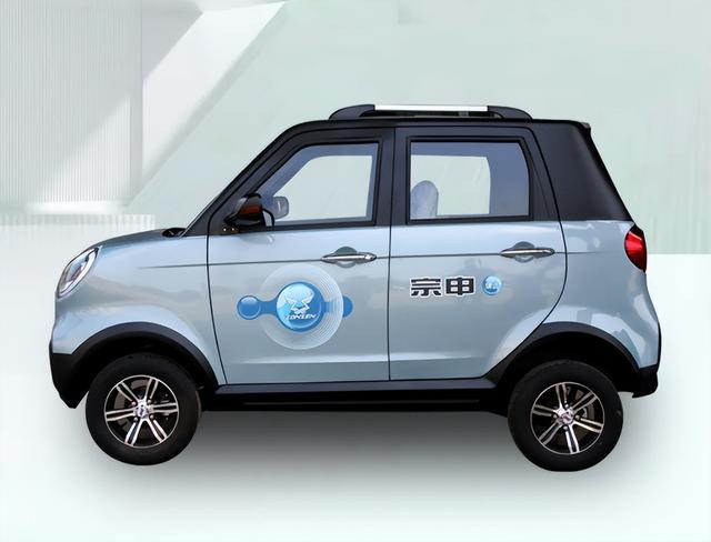 在动力配置上,车辆都是搭载淮海芯动力系统,动力强劲,爬坡轻松,多种