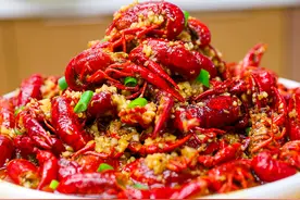 小龙虾大聚会，4种口味可选！专业大厨教你怎么处理小龙虾更好吃图片
