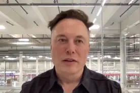 马斯克的发型突然变得很奇特，为啥会这样？光鲜背后的苦衷图片