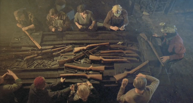 刚解封就冲上9.2！封闭管理20年，吃着狗罐头，搂着军官跳脱衣舞