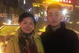 保姆偷走雇主儿子26年后归还，生母：那我养了23年的儿子是谁？图片