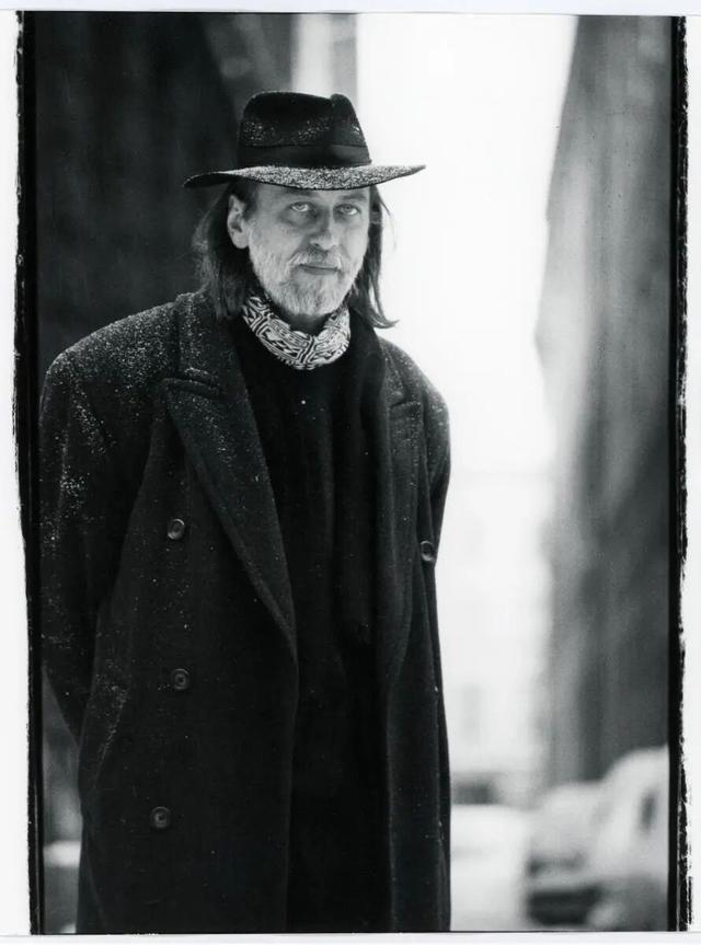 一场漫长的毁灭——解读2025诺奖得主克拉斯诺霍尔卡伊新作