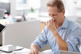 没事爱挖鼻孔的人，后来怎么样了？医生：4个后果你可能承受不起图片