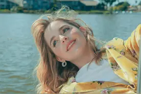 好莱坞御用萝莉长大了！红了10年今年才16？！网友：女娲赏饭吃…图片