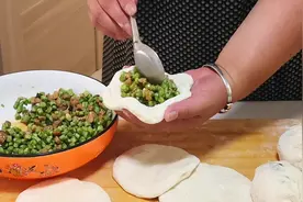 夏天，用豆角包包子，鲜嫩营养又好吃，蒸包子吃特香图片