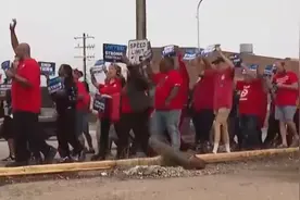 再遇“黑天鹅”事件？美国三大车企工人或罢工！预计10天后经济损失或超50亿美元图片