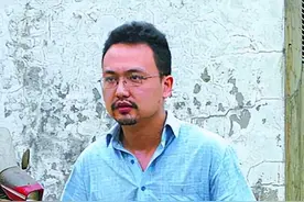 百家讲坛70岁教授被小伙甩耳光，小伙拒绝道歉，说：这是为了正义图片