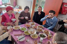 初三回门，岳母和嫂子做了一桌菜，网友：北方农村的，还好意思晒图片