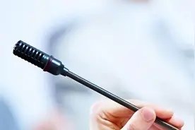 青少年滥用药品调查：一口吞下18粒右美沙芬，他瘫在床上图片