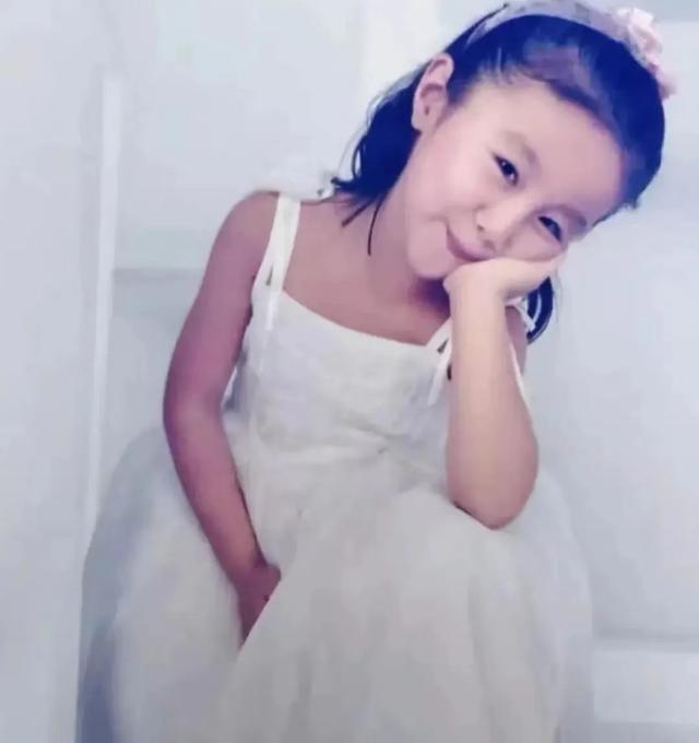 14年前,靠魔性广告语走红却遭非议的“点读机女孩”,如今已让人不敢高攀