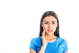 给牙齿打桩疼吗？图片