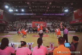 热爱“篮”不住 跨越十年情！2023武汉篮球城超联赛打响揭幕战图片