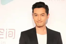 10位“上戏校草”今昔，保剑锋直播带货、胡歌曾出车祸险被毁容图片