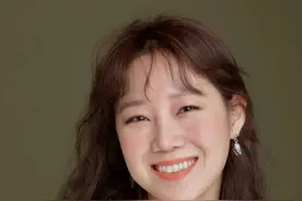颜值普通却穿搭满分，怪不得孔孝真成为新一代带货女王图片
