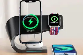 这种iPhone周边，可以让您同时给苹果手机、耳机和手表充电图片