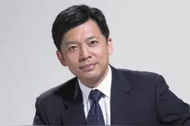 何政军：和妻子相爱30年，温峥嵘不是我太太，我们只是好朋友图片