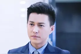 靳东：两次爱上离婚妇女，不顾家人反对娶了二婚女，如今很幸福图片