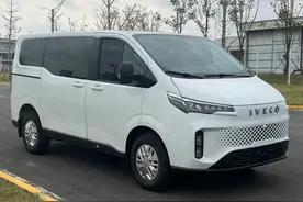 新车 | 福特全顺新对手，依维柯新车曝光，配2.0T柴油机，5-9座可选图片