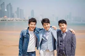 山东三胞胎同时考上同一大学，10年后同日成婚：爷爷盼着抱重孙图片