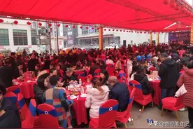 国庆回农村喝酒，牢记“不带2酒，不做3人”，否则全村人嫌弃图片