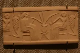 5000年前的中国羌族人在伊拉克用蝎子泡酒，两个女人对坐在饮咂酒图片