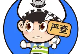 骑警小姐姐街头喊话：戴头盔戴口罩，骑行安全最重要图片